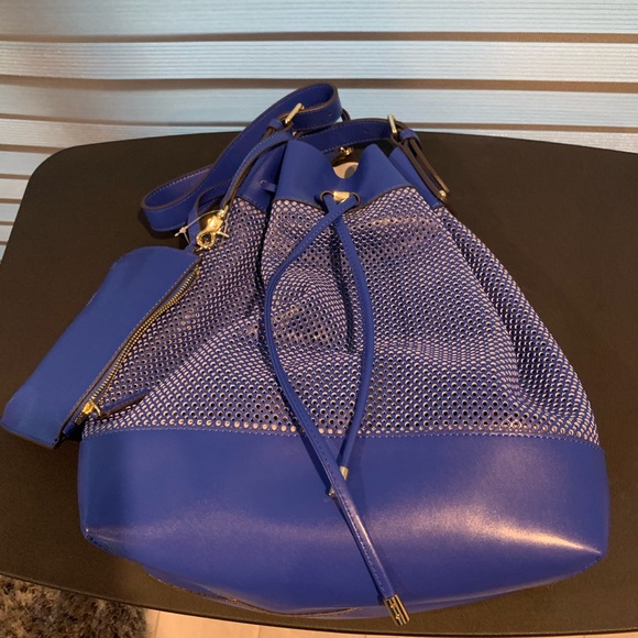 VINCE CAMUTO Blue Drawstring Leather Bag w/ Pouch - Picture 4 of 8
